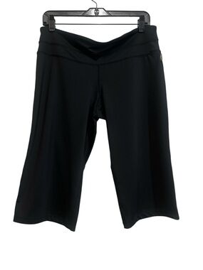 Avia Black V-Waist Athletic Capri Shorts